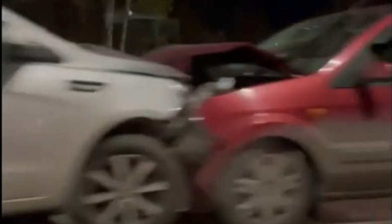Лобовое столкновение автомобилей в Петрозаводске попало на видео