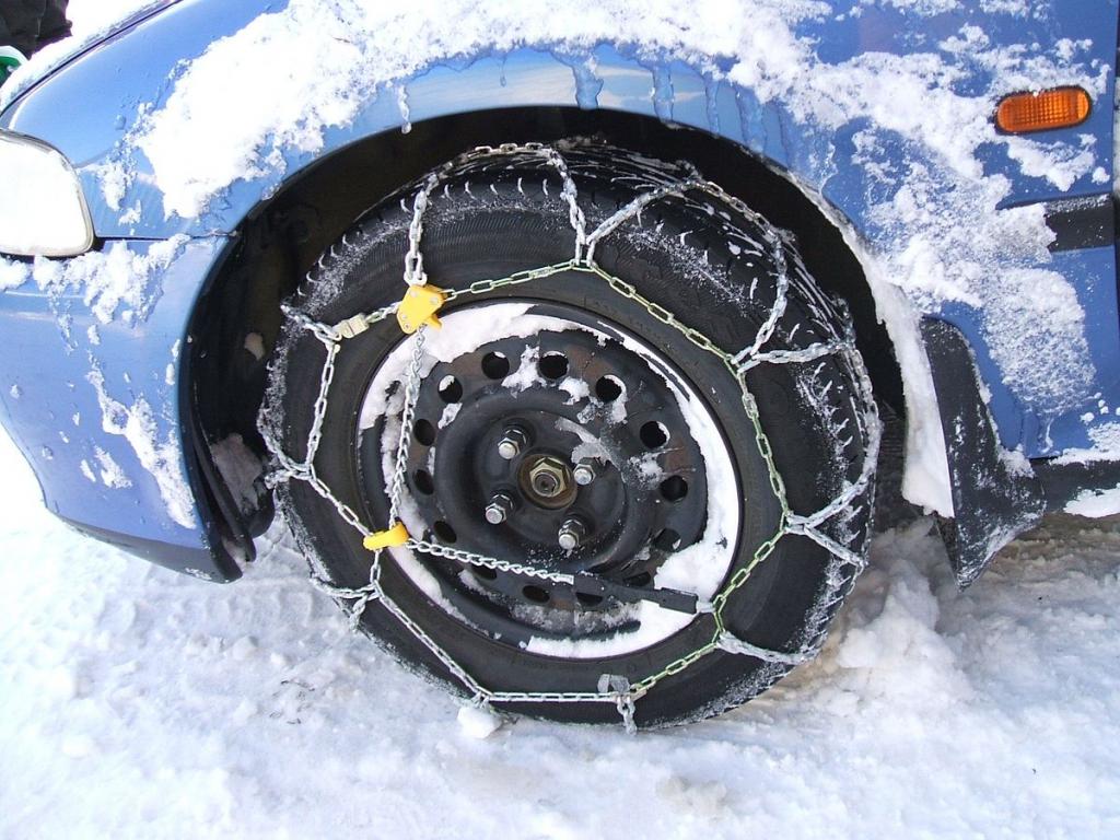 Как одеть цепи на колеса: советы и особенности зимней «обувки» машин