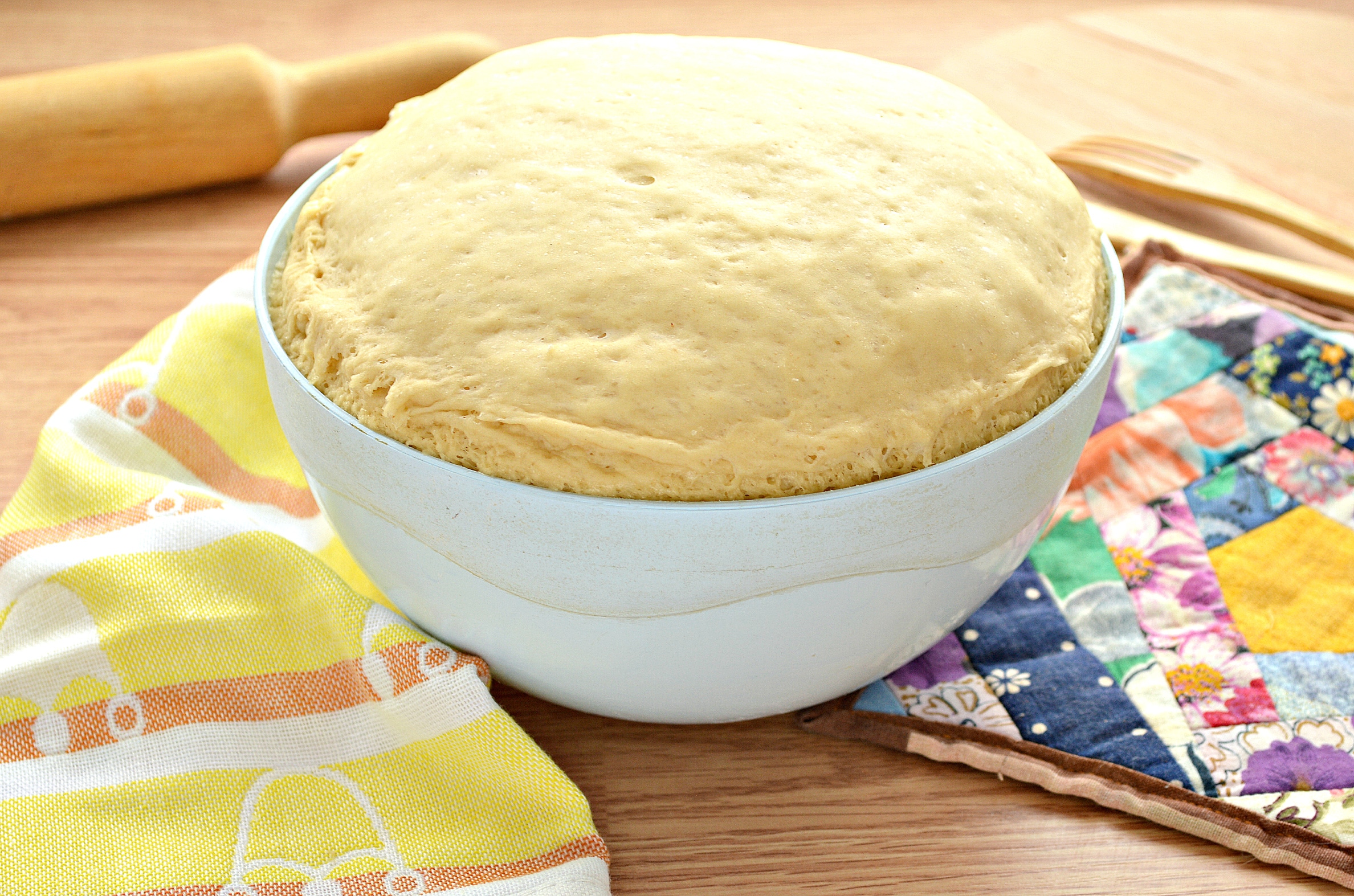 Идеальное тесто для пирогов с картошкой и сыром + трюк с микроволновкой, чтобы тесто «подходило» быстрее