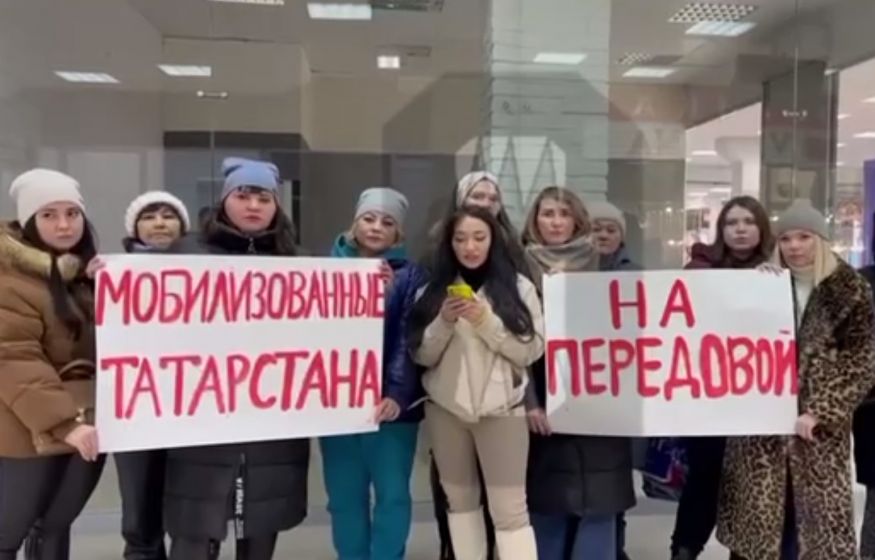«Они хотят победы, но нашим мужчинам не дали даже маленького шанса»: Жены мобилизованных обратились к Путину