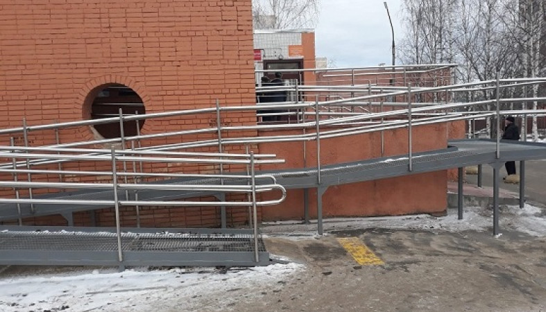 Детскую поликлинику №2 Петрозаводска оснастили новыми пандусами