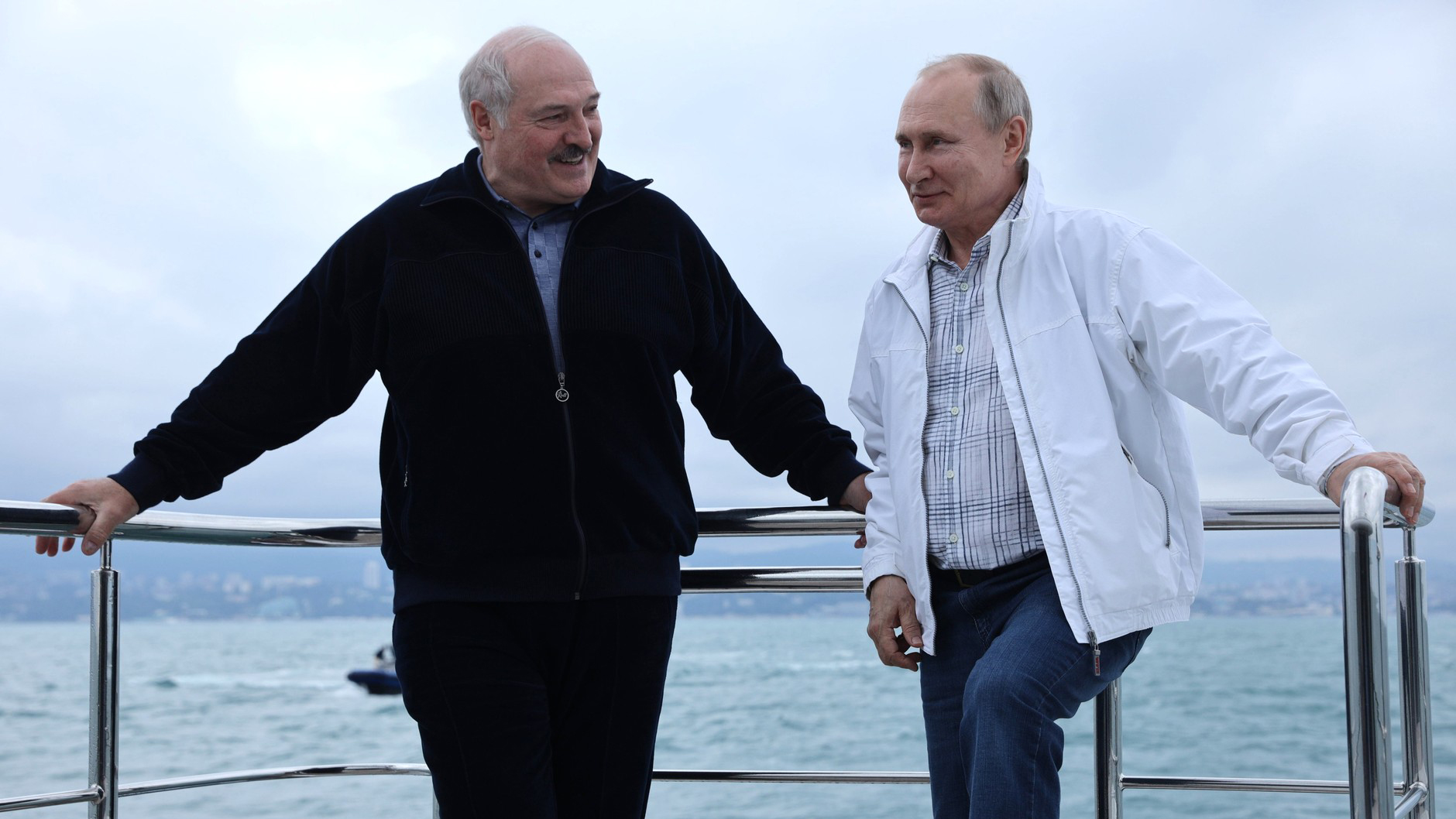 Лукашенко опередил Путина, первым из глав постсоветских стран вслух заявив о реальности национализации
