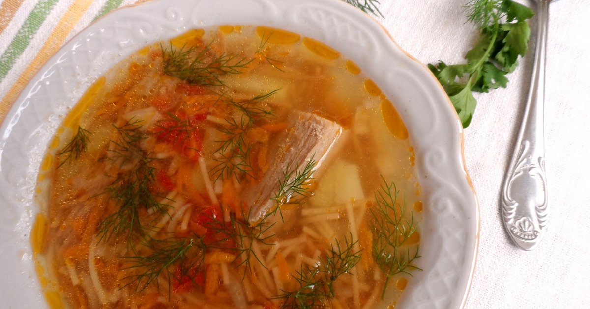 Суп с жареной вермишелью, картошкой и зажаркой