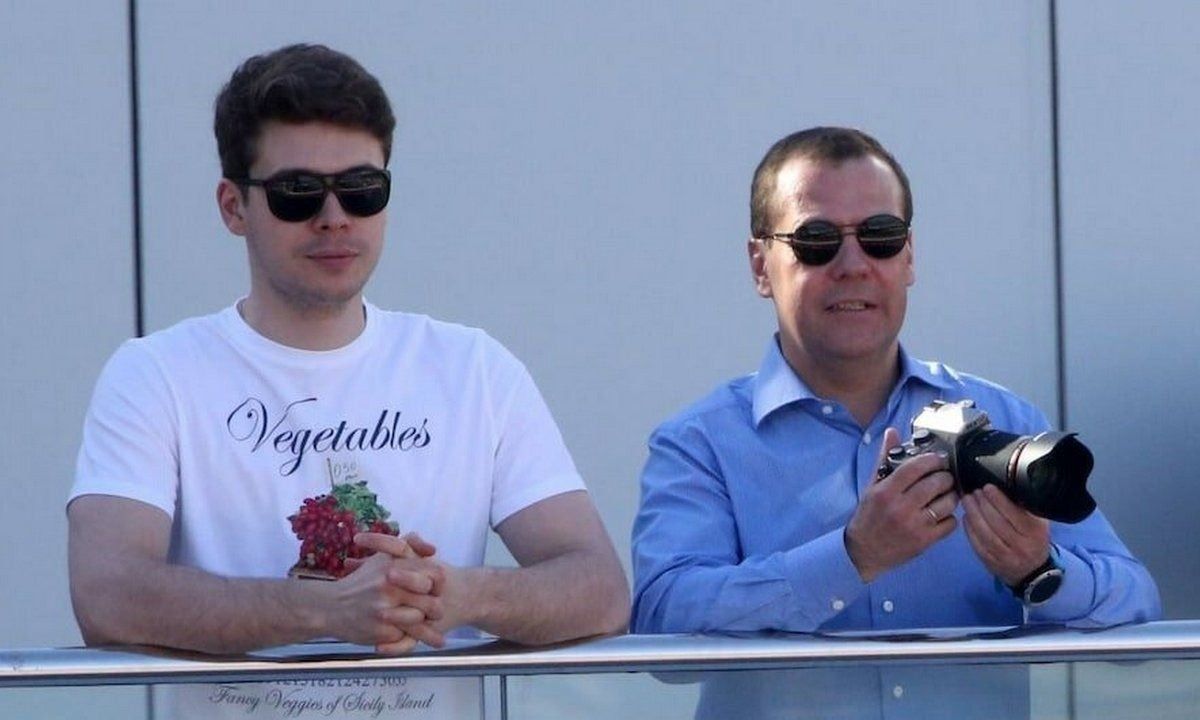 Где и как «воюет» 27-летний сын Дмитрия Медведева. Правда ли что у него гражданство США и свой бизнес в штатах