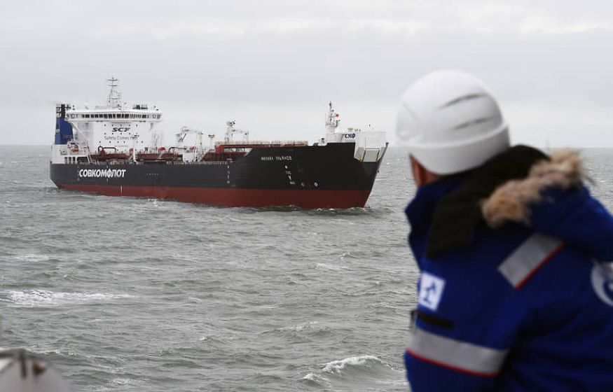 «Как в 90-е»: Российские нефтяники торгуют нефтью по фейковым ценам и выводят в офшоры $1 млрд в день