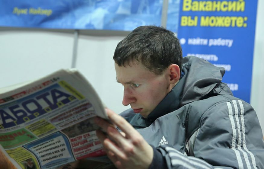 Минимальную безработицу в России объяснили неполной занятостью россиян