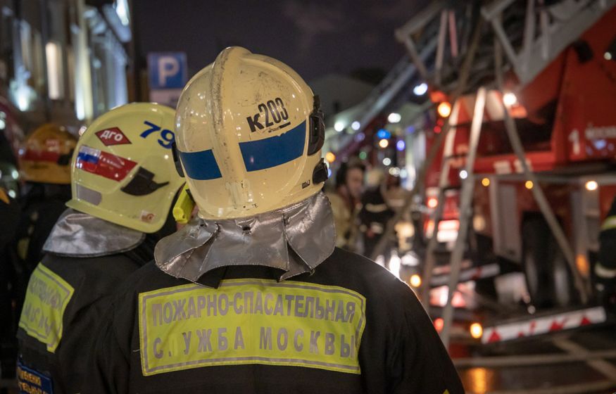 В Москве начался пожар в здании главного управления МВД на Петровке, 38