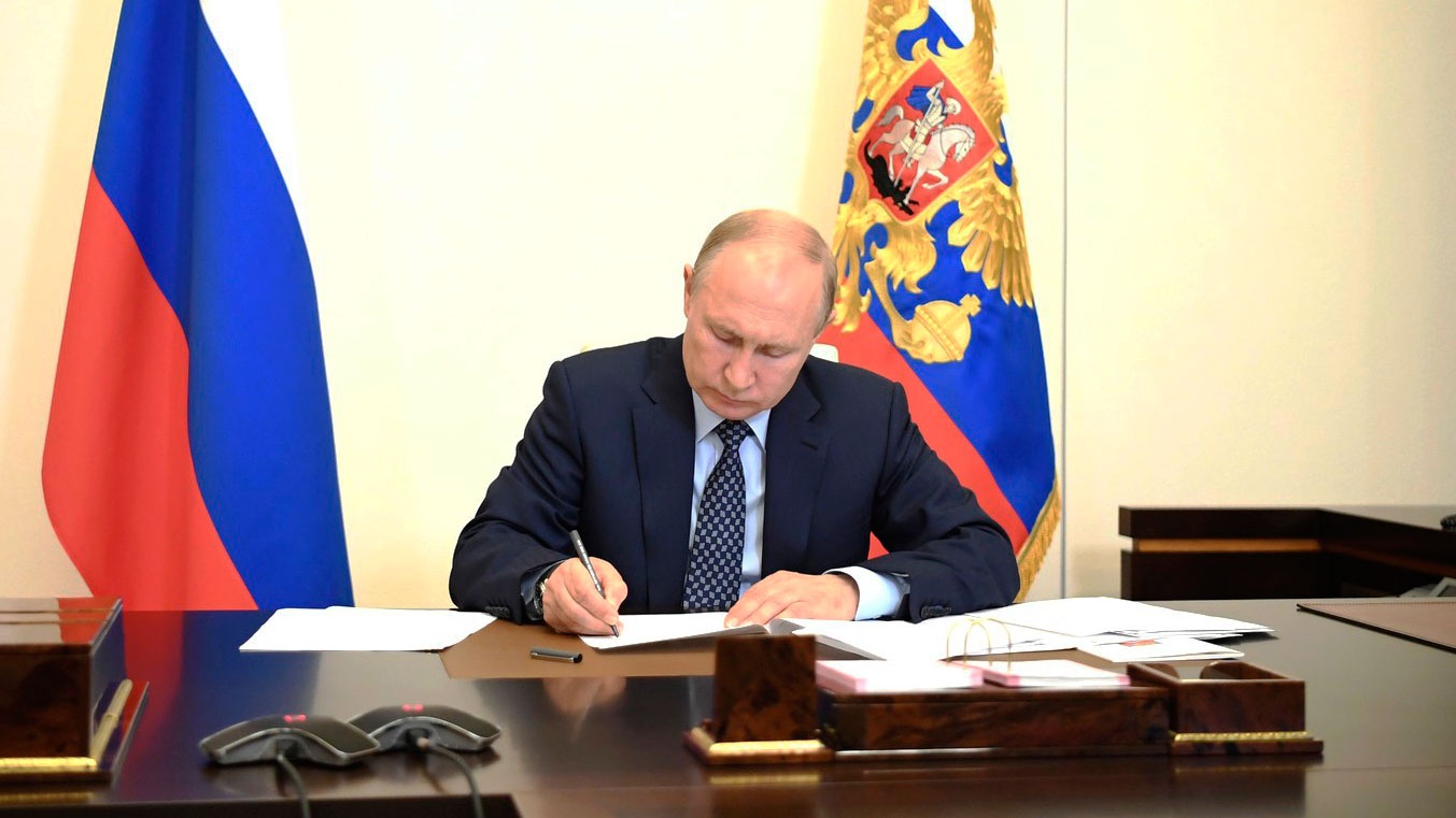 Семь новых законов, которые Президент РФ подписал 28 февраля 2023 года
