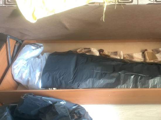 Полицейские предположили, кто мог спрятать тело москвича в диван