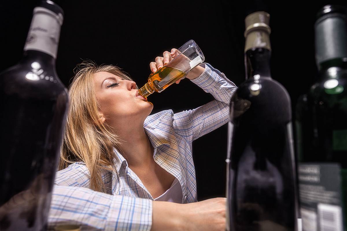 Как понять, что человеку ни в коем случае нельзя пить алкоголь: доктор Мясников назвал опасный признак