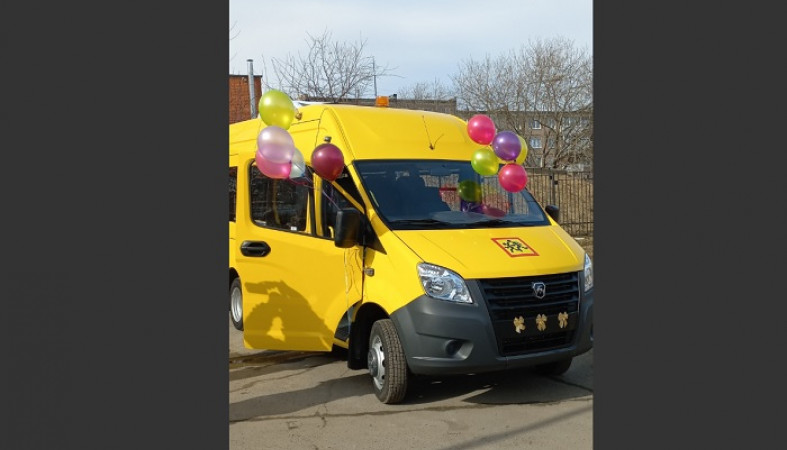Центру помощи детям «Надежда» передали новый микроавтобус