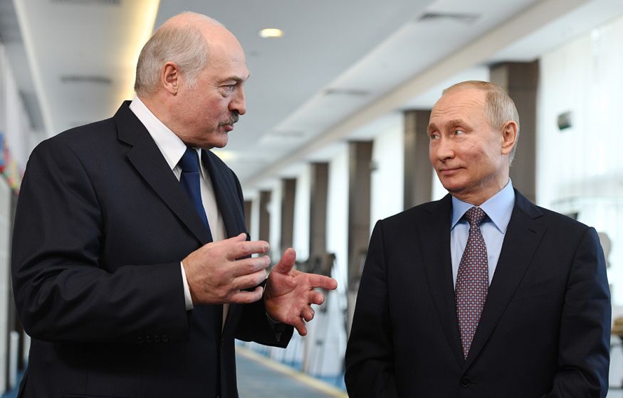 Кремль: Россия никогда не даст Белоруссию в обиду
