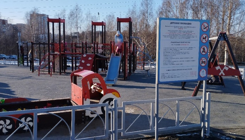 Петрозаводчан предупредили об опасной детской площадке