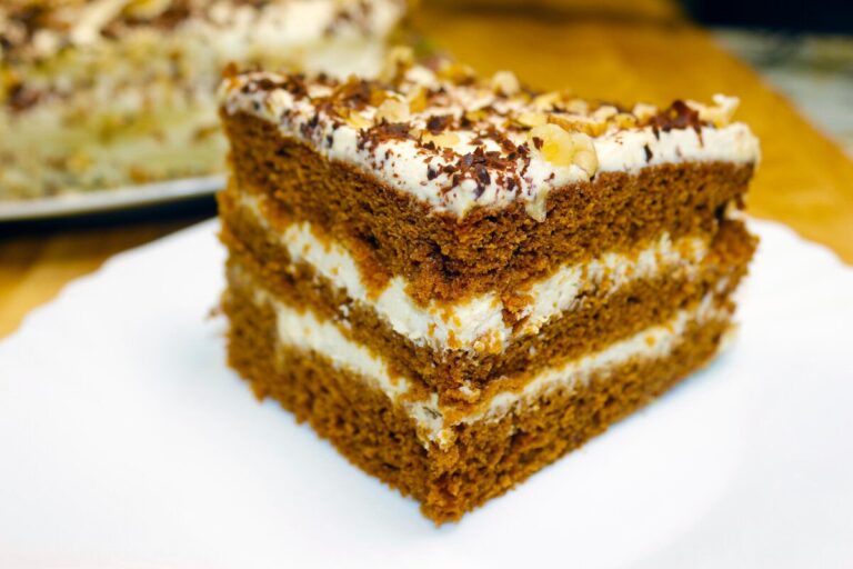 Медовый торт с бананом – рецепт вкусного десерта на скорую руку.
