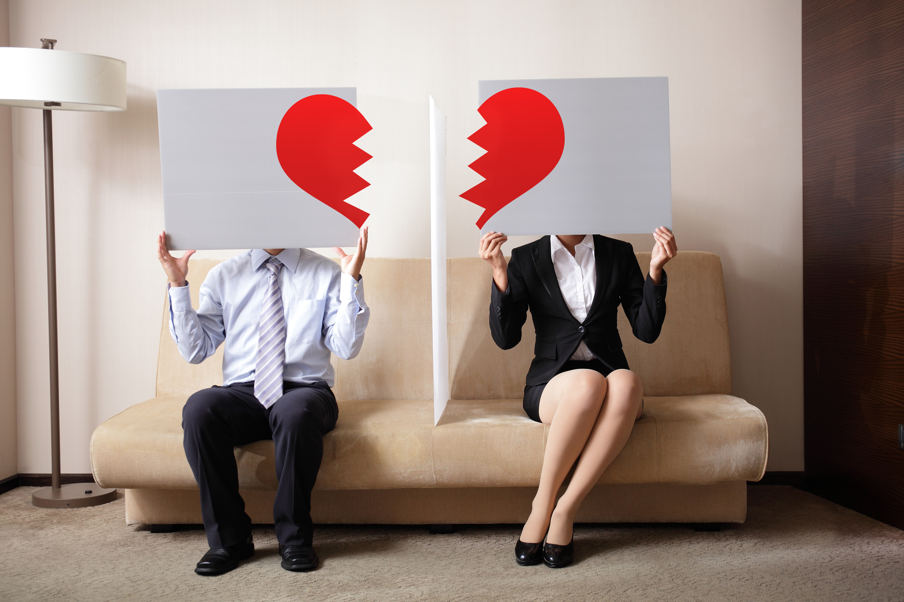 Брачные эксперты объясняют, почему женщины инициируют разводы чаще, чем мужчины. Неприятная правда.