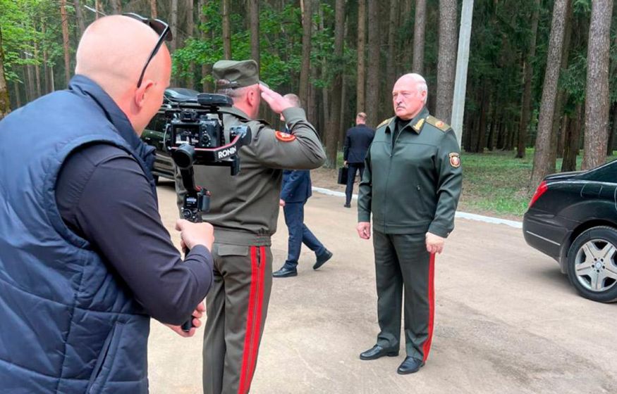 Лукашенко впервые с 9 мая появился на публике после слухов о своей болезни
