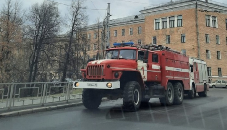 Автомобиль перевернулся в центре Петрозаводска