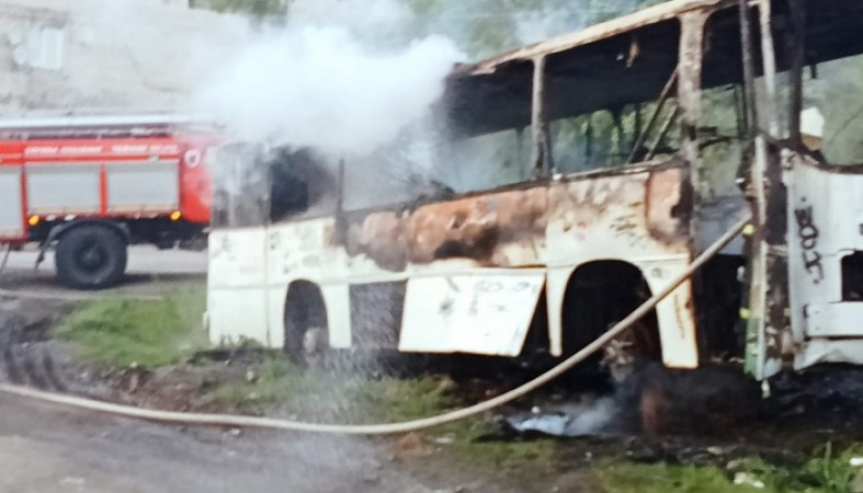 Превратившийся в автохлам автобус горел в Карелии