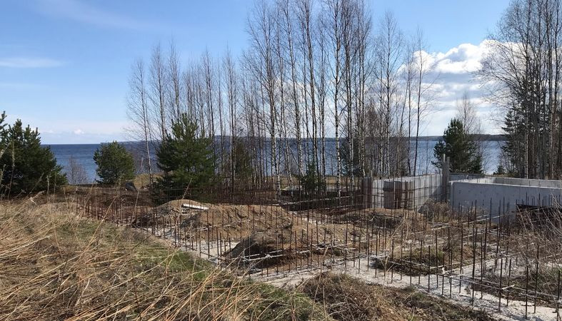 В вепсской деревне идет незаконное строительство на берегу озера