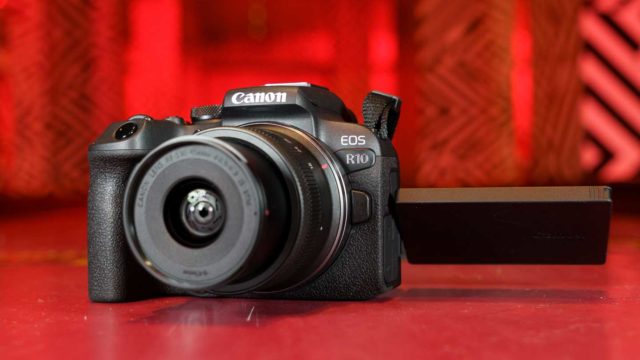 Смартфоны с камерами Canon? Японский гигант ищет партнеров для выхода на мобильный рынок