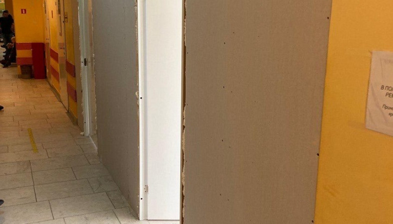 Городскую детскую поликлинику № 1 в Петрозаводске начали ремонтировать