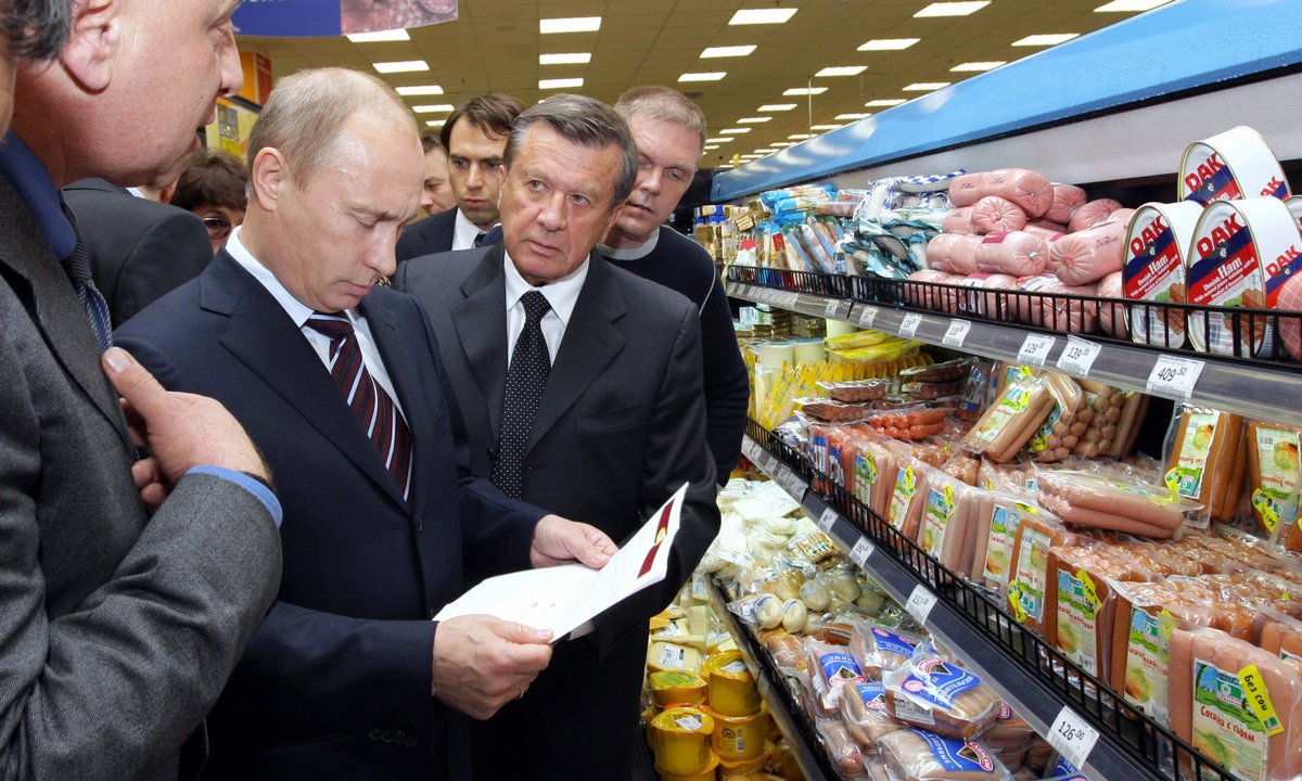 Путин заявил, что в России основные продукты отечественные. Только цены на них «космические»