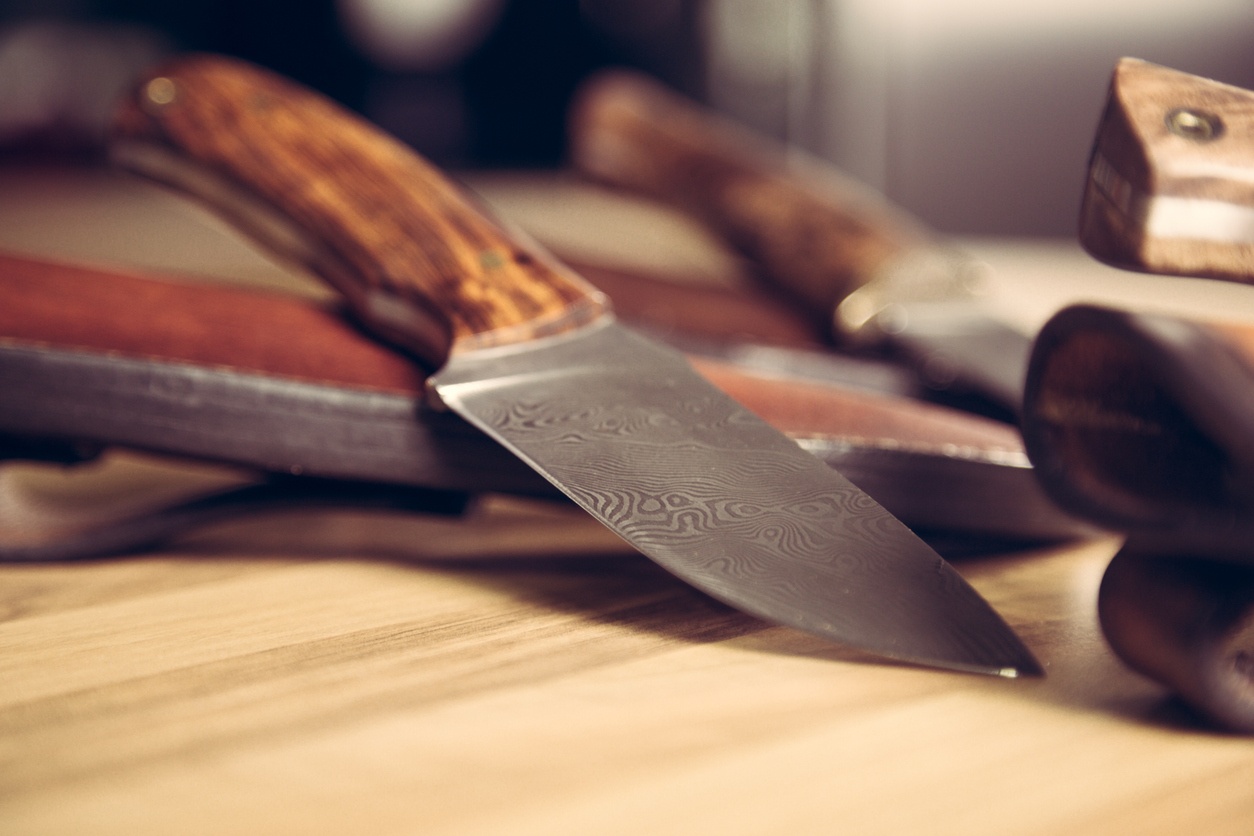 Почему нельзя оставлять ножи на столе: будет вредить домовой