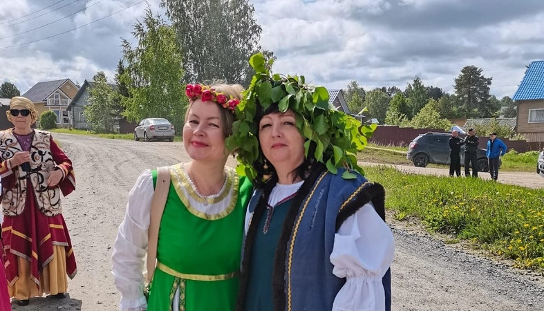 Жители Карелии встречали День России в национальных костюмах