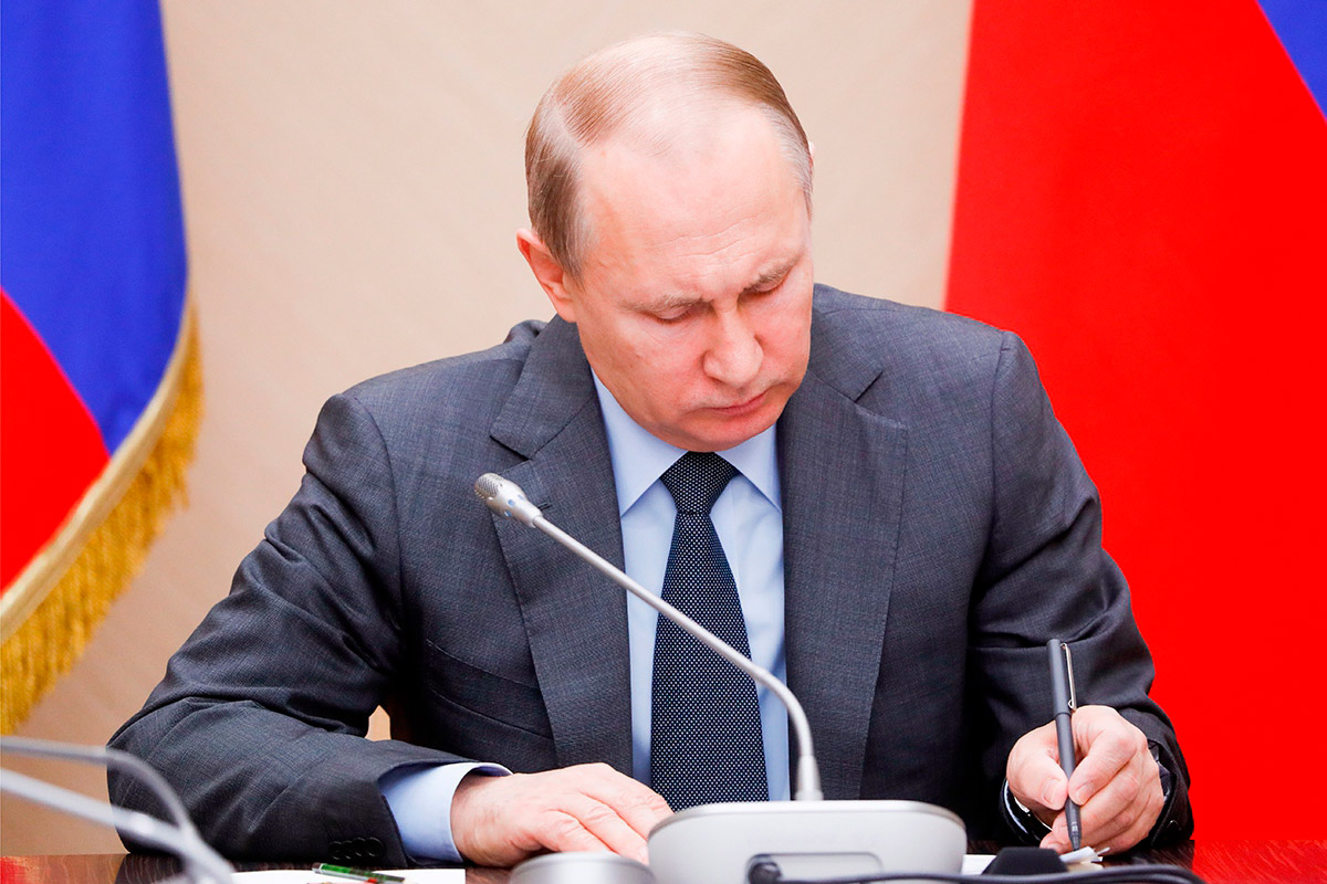 Новые выплаты россиянам одобрил Владимир Путин. Не угадаете, кого решили “осчастливить” на этот раз