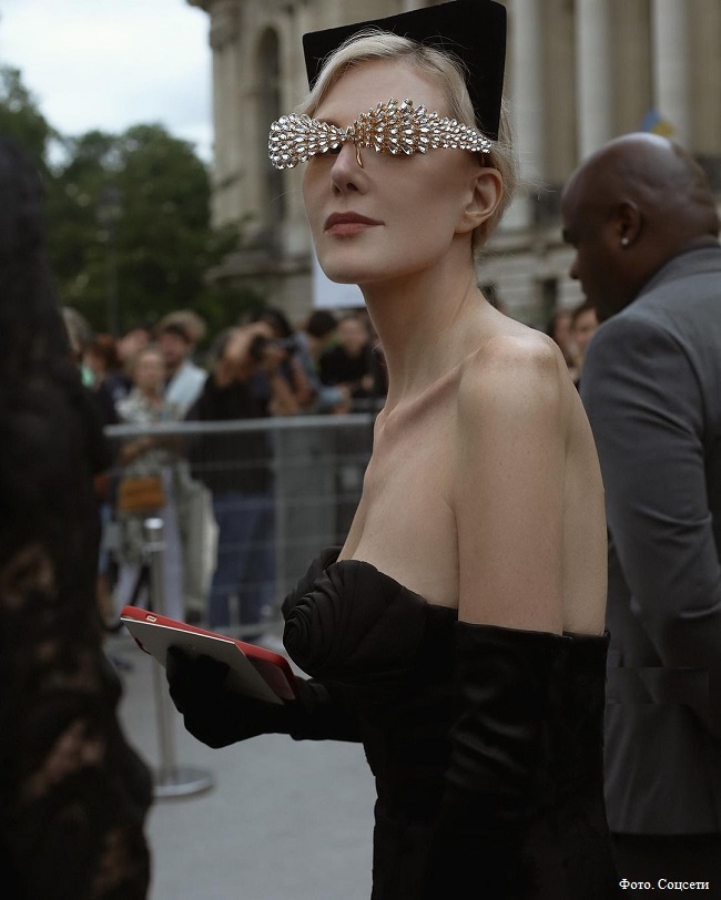 Рената Литвинова блеснула на показе Balenciaga в Париже