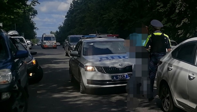 Иномарку с 3-летним ребенком за рулем остановили в Петрозаводске