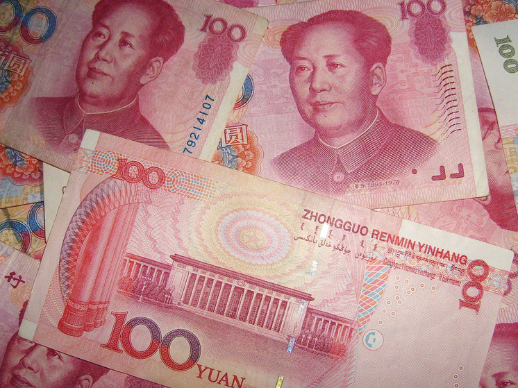 Юань спешит рублю на помощь: ЦБ намерен продавать китайскую валюту на открытом рынке