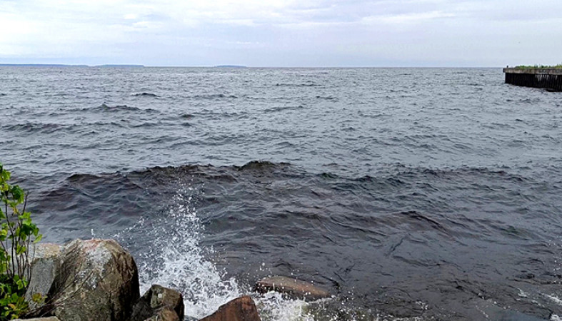 Следователи разбираются в причинах гибели мальчика на Ладожском озере